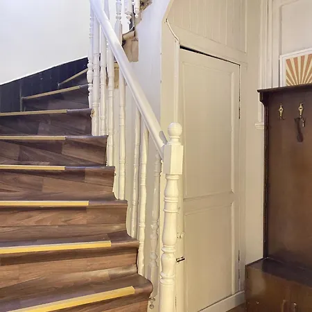 Вилла Charming Historic Balat House 2 Floors • 5 Br Стамбул