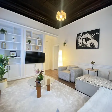 Charming Historic Balat House 2 Floors • 5 Br Villa